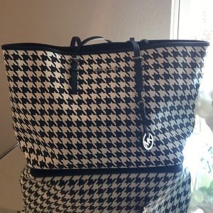 Micheal Kors Black and White tote bag